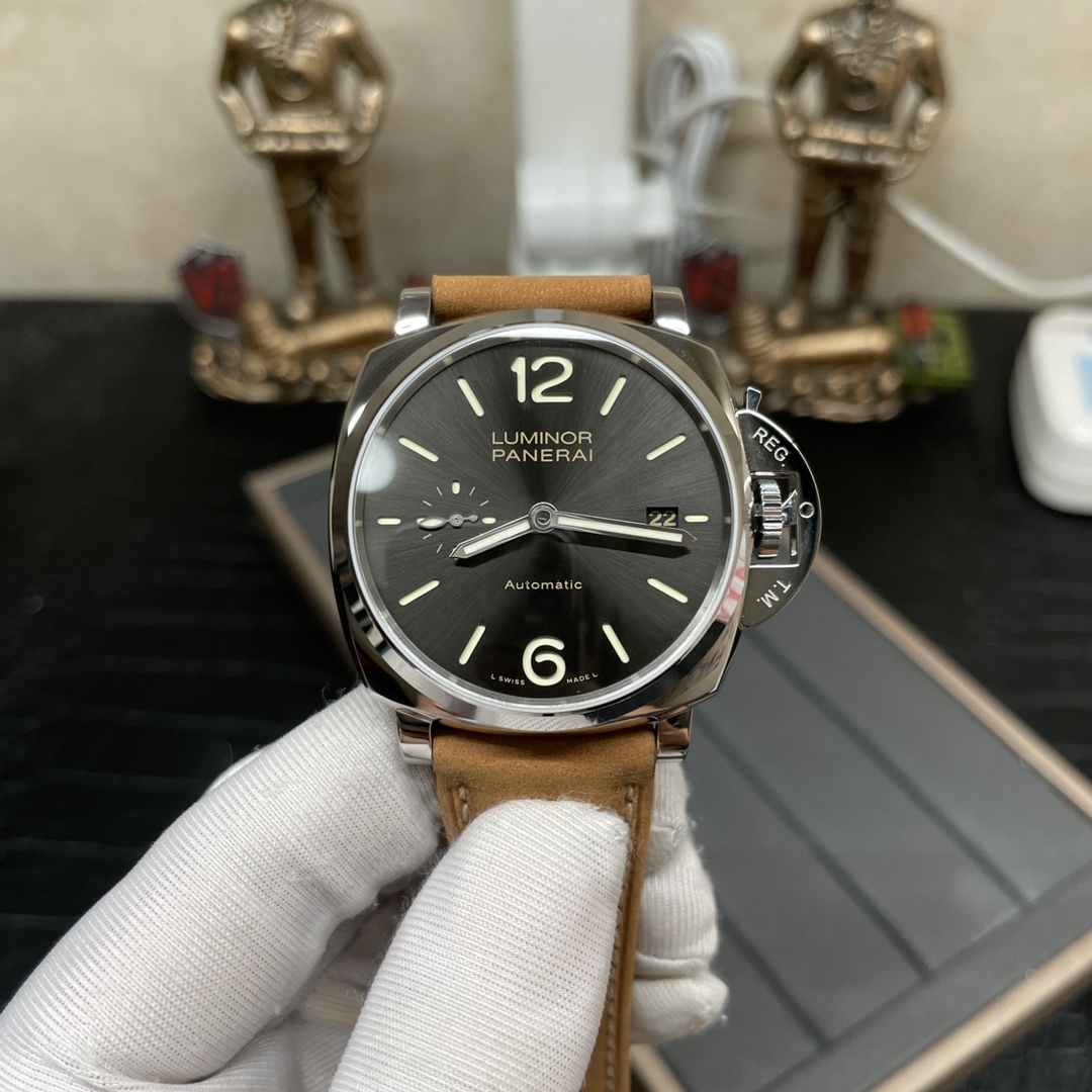 VS新品：沛納海 PAM904整個殼身厚度得以降低近四成！不設限，最纖薄！不循規，42mm男女可佩戴！太陽放射紋錶盤活力優雅，纖薄身軀佩戴輕便舒適，金針設計精巧簡約大氣。適合亞洲人手腕!