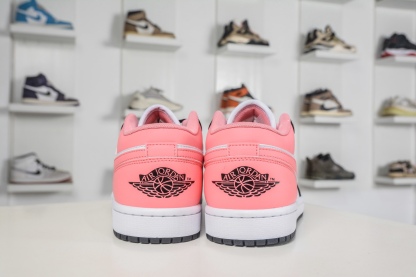 Air Jordan 1 Low 白黑粉  AJ1 低幫休閒板鞋
貨號: 553560 025
Size： 36 36.5 37.5 38 38.5 39 40