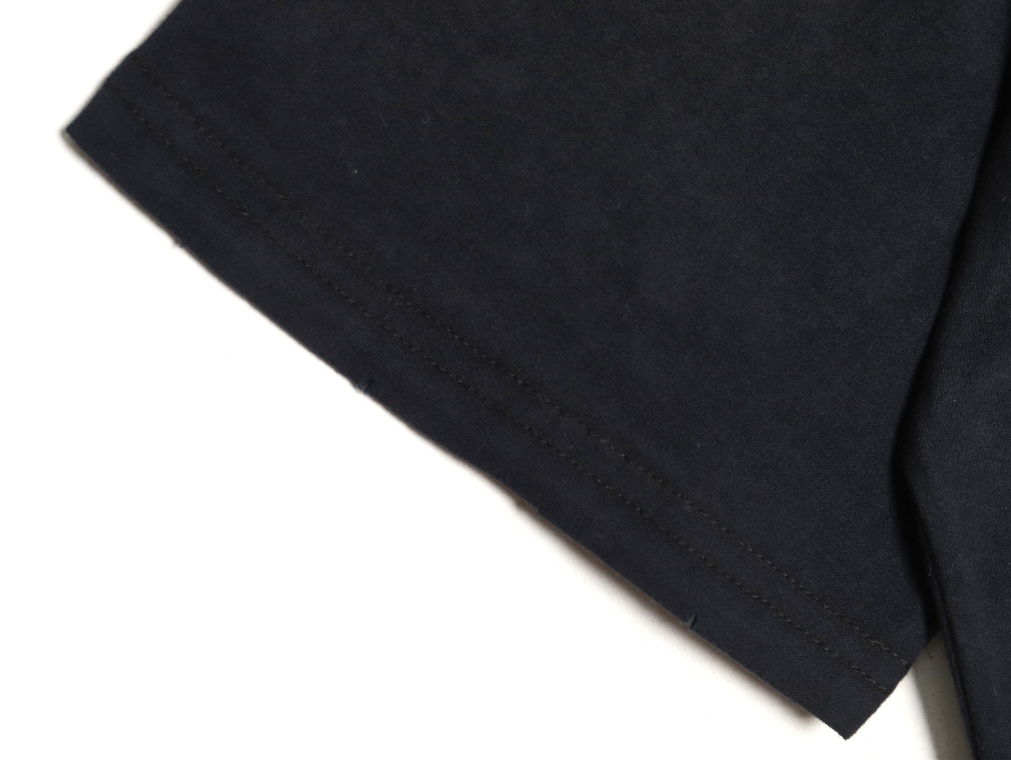 🔝Acne Studios 26SS 1996字母印花短袖T恤
面料是定制定染的32支220g原版雙紗棉，胚布經過高盂環保染色，裁大貨前還要進行高溫環縮水，降低縮水率的同時使得手感更柔軟舒適，印花方面必須五層膠漿，第一遍必須為進口打底漿，填平布料上極為細小的線洞，再由高溫床烤乾再劇頗色，採用油墨因熱平網印花，一共刷五層，每一層間隔為時間為30分鐘，才能保證出來的成品保持原版的質感，全套開發輔料
尺碼：S-XL