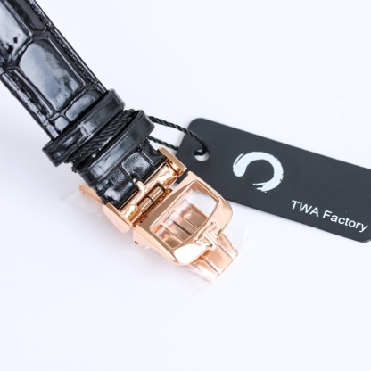 積家 北宸系列  Geographic WT“全球限量版”地理學家世界時腕表採用藍黑漸變色與全黑色錶盤 腕表的凸緣顯示全球24個時區 成為行動派男士旅行期間的可靠搭檔 佩戴者可透過10時位置的表冠設定 尺寸43mm表殼 316L鋼殼 搭配拱“鍋蓋”鏡面 採用亞洲機芯復刻版：936A/1自動上鏈 技術無與倫比 城市名部分以乳白色為基底 2時位置的日曆顯示 6時位置的第二時區顯示和10時位置的動力儲存顯示副錶盤飾以太陽放射狀飾紋 進口牛皮 升級版原裝折疊扣 SJ精緻推薦男士多功能機械腕表