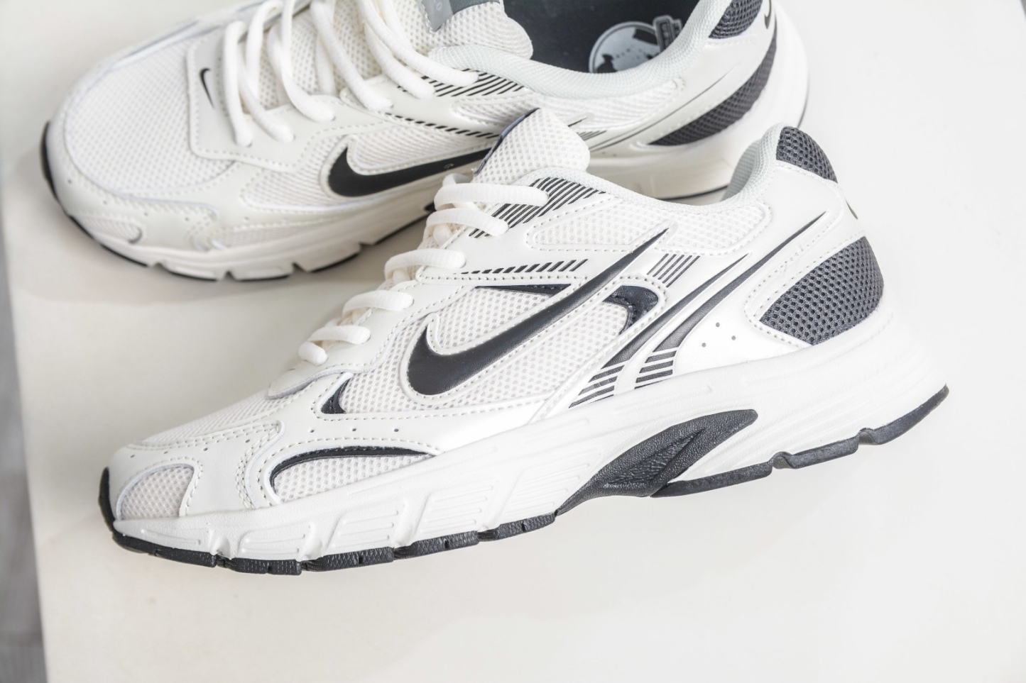 NK Air Zoom Vomero 20 經典復古潮流運動跑鞋 
貨號：HQ3686 001
SIZE：36 36.5 37.5 38 38.5 39 40 40.5 41 42 42.5 43 44 45