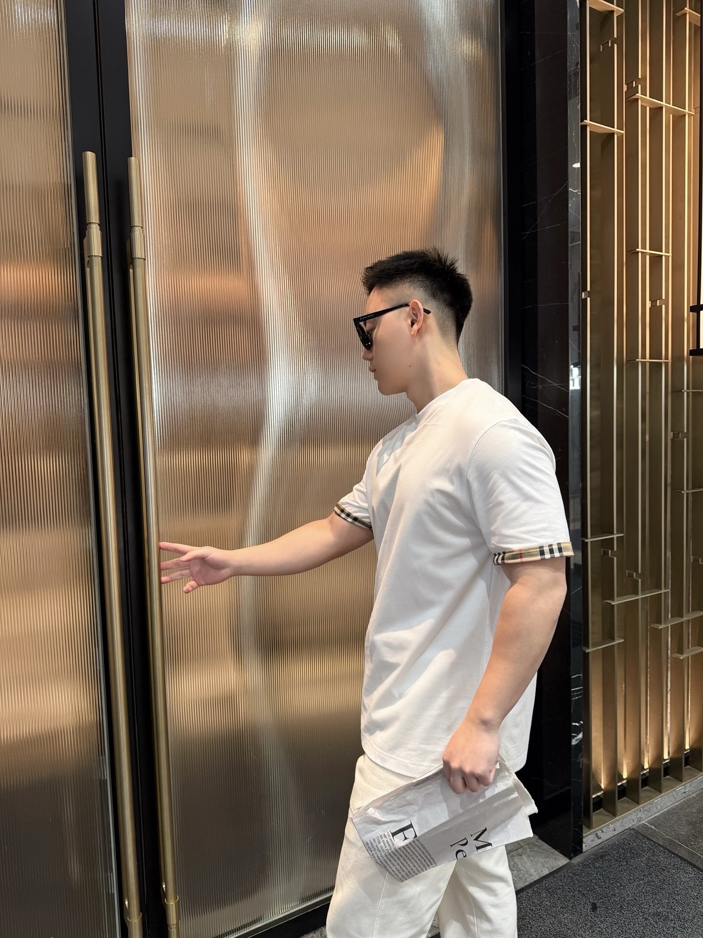 🔝BURBERRY巴寶莉BBR 格紋拼袖短袖T恤
正品購入，50支雙股100%精梳棉170克，2*2精品羅紋210克，面料拼接，面料酵洗，定制1：1商標，合身版型
B Size：S-XL