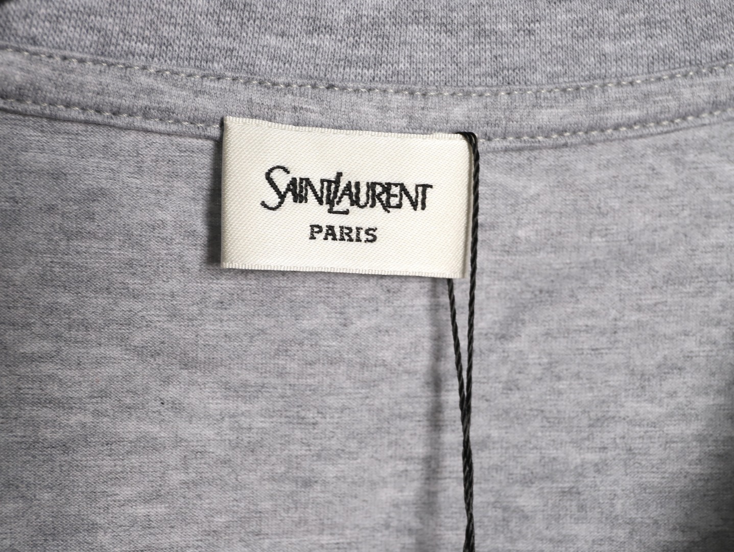 🔝SAINT LAURENT聖羅蘭SLP 小標純色徽標短袖T恤
正品購入開發，50支雙股精品賽爾棉170克，1*1拉架羅紋280克，進口刺繡，面料酵洗，定制1：1商標，寬松版型
B Size：S-XL