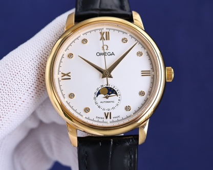 
玫瑰][玫瑰]20223【OMEGA】新款推薦，蝶飛系列＂升級版＂，機芯型號為ETA2824-6機芯（6位真日曆與24小時星辰功能） 質量穩定，尺寸40mm，厚度1.1mm.表殼為316L全鋼鍍納米鉑金表技術，更彰顯高貴大氣，錶帶搭配意大利頭層小皮，是你佩戴裝飾不二選擇。實物更高大上，期待你的品鑒[抱拳]送禮自戴精品！[勝利]高端品質，匠心獨具！大廠品質！歡迎轉載！