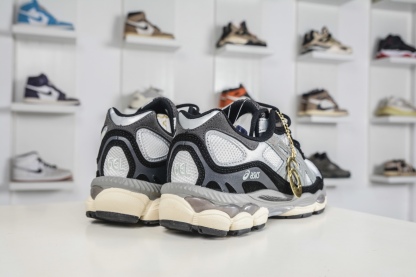 Asics Gel-NYC 亞瑟士運動休閒透氣專業跑鞋 
貨號: 1203A789 750
尺碼：36 37 37.5 38 39.5 40 40.5 41.5 42 42.5 43.5 44 45