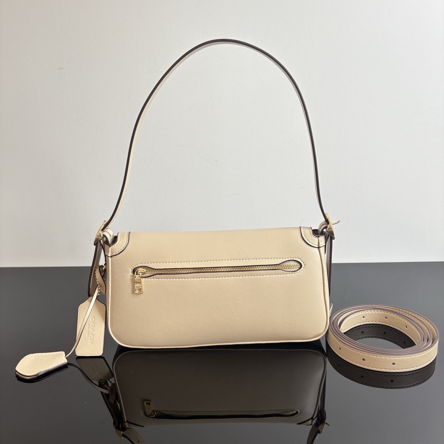 
【新品】COACH/蔻馳奧萊女士ETTA25號翻蓋單肩包腋下包高級通勤 CCV63尺寸25*13.5*6