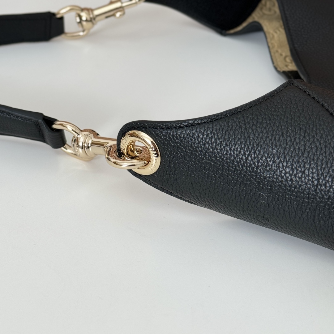 專櫃品質， 原單貨，實物實拍！款號 820169克，尺寸：寬49X 高46X側寬 4cm