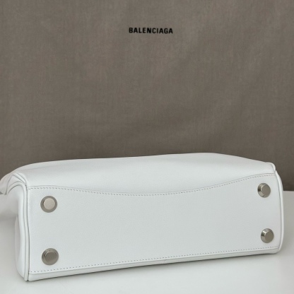 巴黎世家𝗕𝗮𝗹𝗲𝗻𝗰𝗶𝗮𝗴𝗮 💚💚出貨了！
款號：789779
尺寸：28.9×20×9.9cm