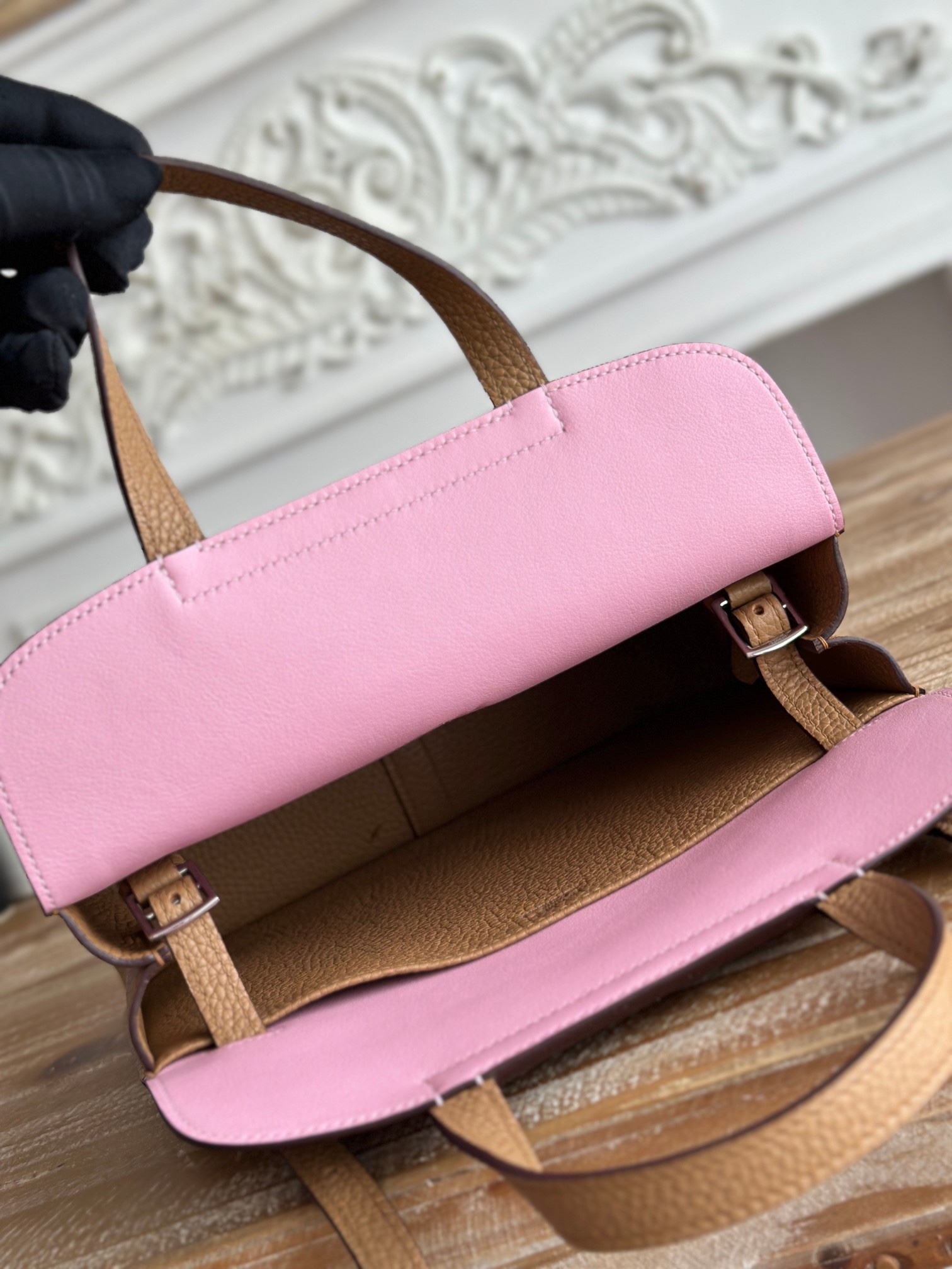 馬蹄包  半手工蠟線	Halzan	
 能滿足各種背法的!!
①手拎包②斜挎包③單肩包④手拿包
togo皮、五金細緻到油邊 無處不精緻√ 
尺寸：25cm