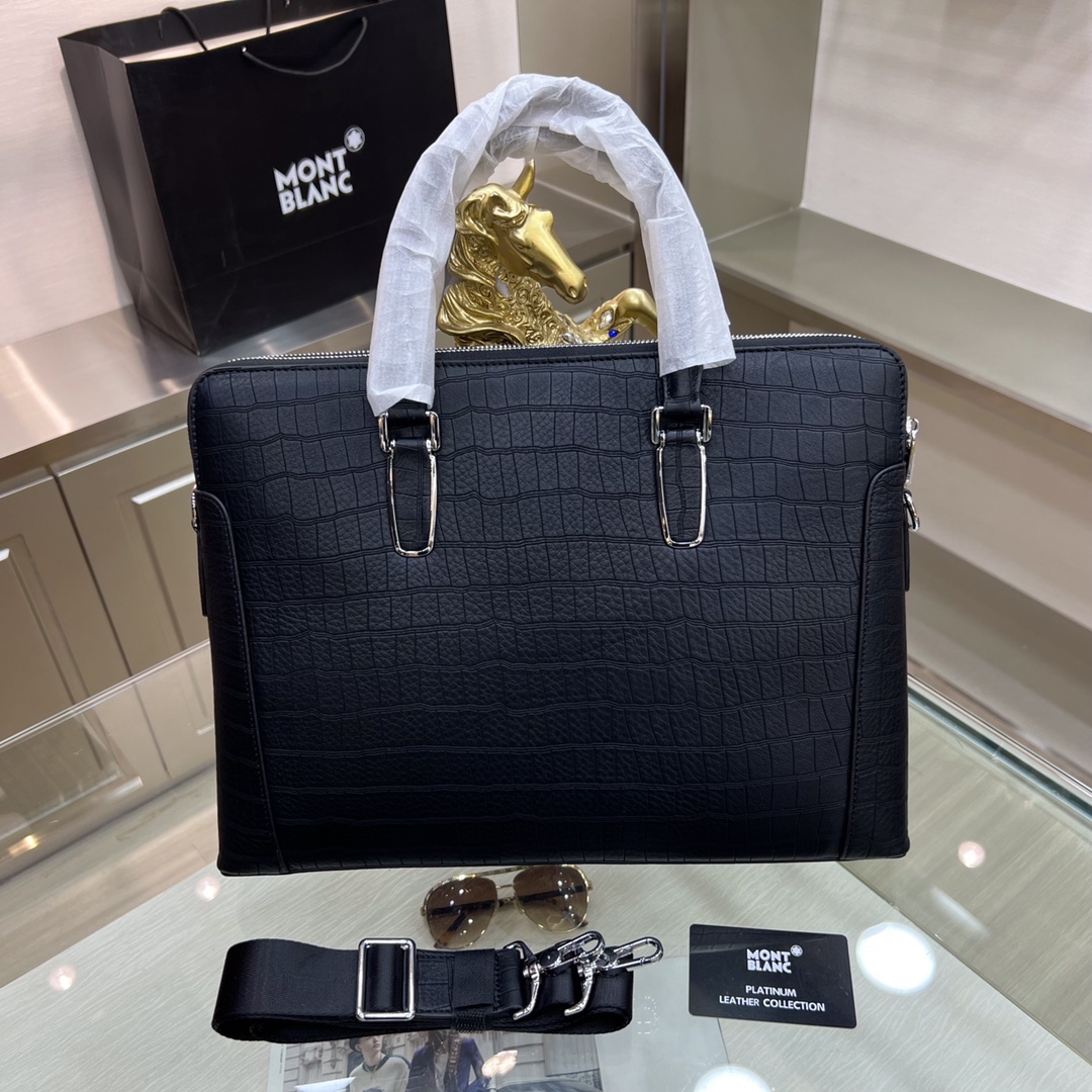 最新款來襲👏👏Montblanc International（萬寶龍）💯💯公文包，進口頂級頭層原版鰐魚紋牛皮  手感舒適 皮質超柔 簡單大氣的logo 高端休閒版型 品質氣質同步而行✅型號：66340-1   尺寸：39-7-28