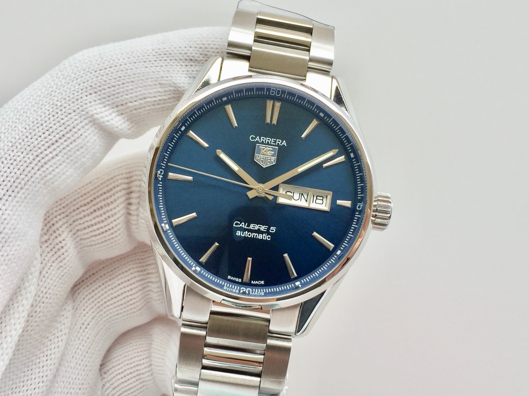 TAG泰格豪雅 卡萊拉系列WAR201A.FC6266 商務休閒款 中英文雙歷腕表 41毫米直徑 搭載2836 自動機械機芯 316L精鋼可配真皮錶帶 原裝折疊扣。