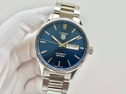 TAG泰格豪雅 卡萊拉系列WAR201A.FC6266 商務休閒款 中英文雙歷腕表 41毫米直徑 搭載2836 自動機械機芯 316L精鋼可配真皮錶帶 原裝折疊扣。