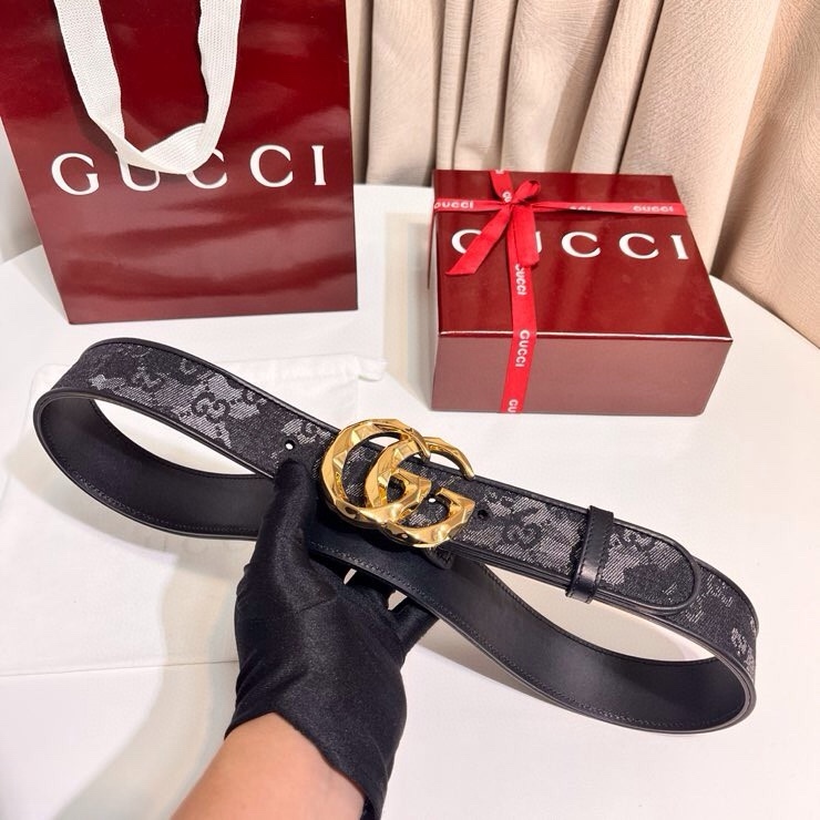 
古奇 新款 GG Marmont系列心選迷彩大理石紋GG帆布，為2026早春系列隨處可見的主要圖案之一增色添彩，40mm