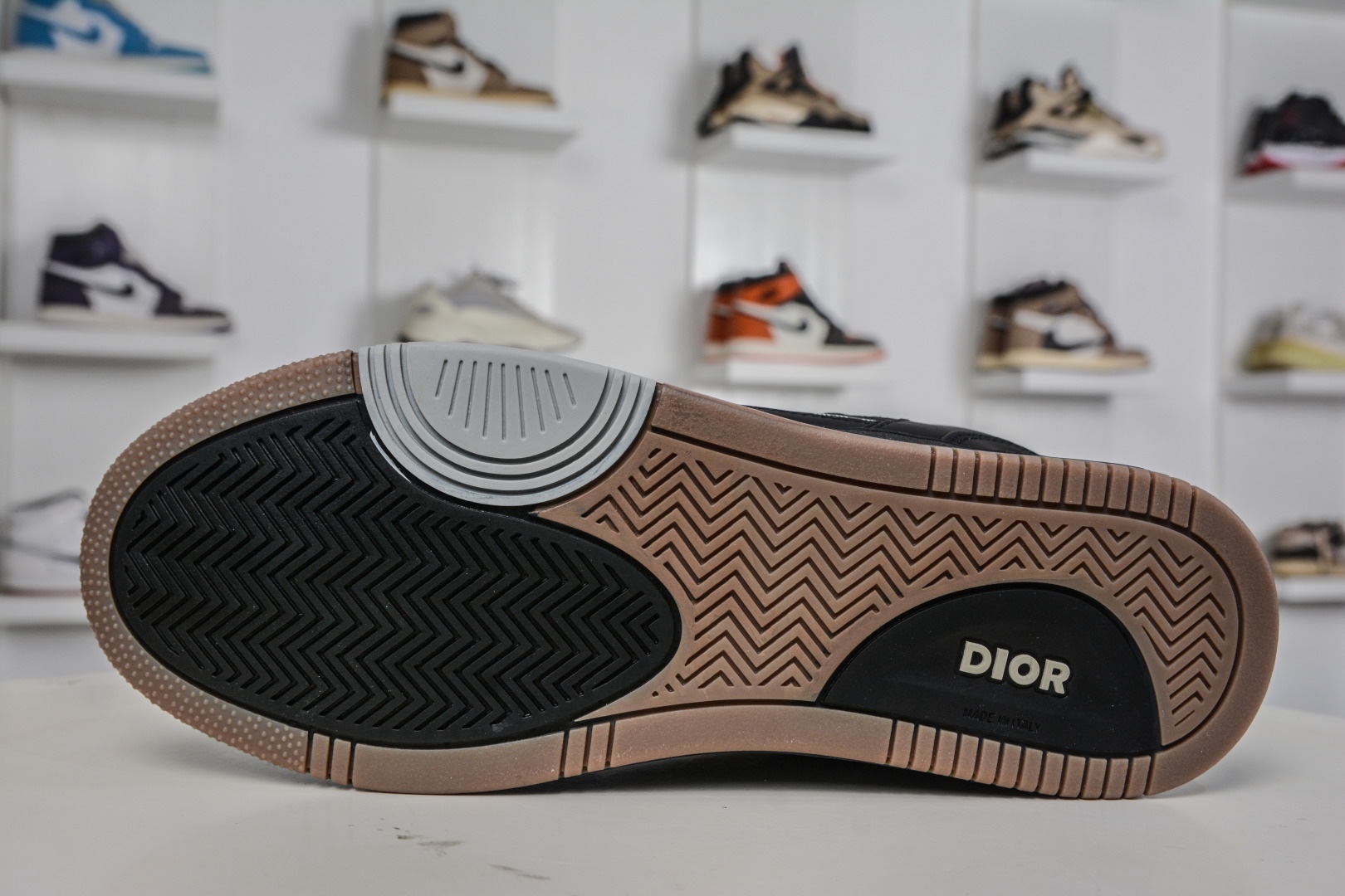 迪奧/Dior B27 Oblique Galaxy Low Top Sneakers B27系列低幫復古真皮百搭運動休閒板鞋 
貨號：3SN272ZIR16536
尺碼：38 39 40 41 42 43 44 45 46