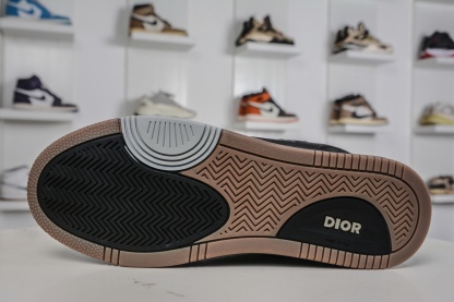迪奧/Dior B27 Oblique Galaxy Low Top Sneakers B27系列低幫復古真皮百搭運動休閒板鞋 
貨號：3SN272ZIR16536
尺碼：38 39 40 41 42 43 44 45 46