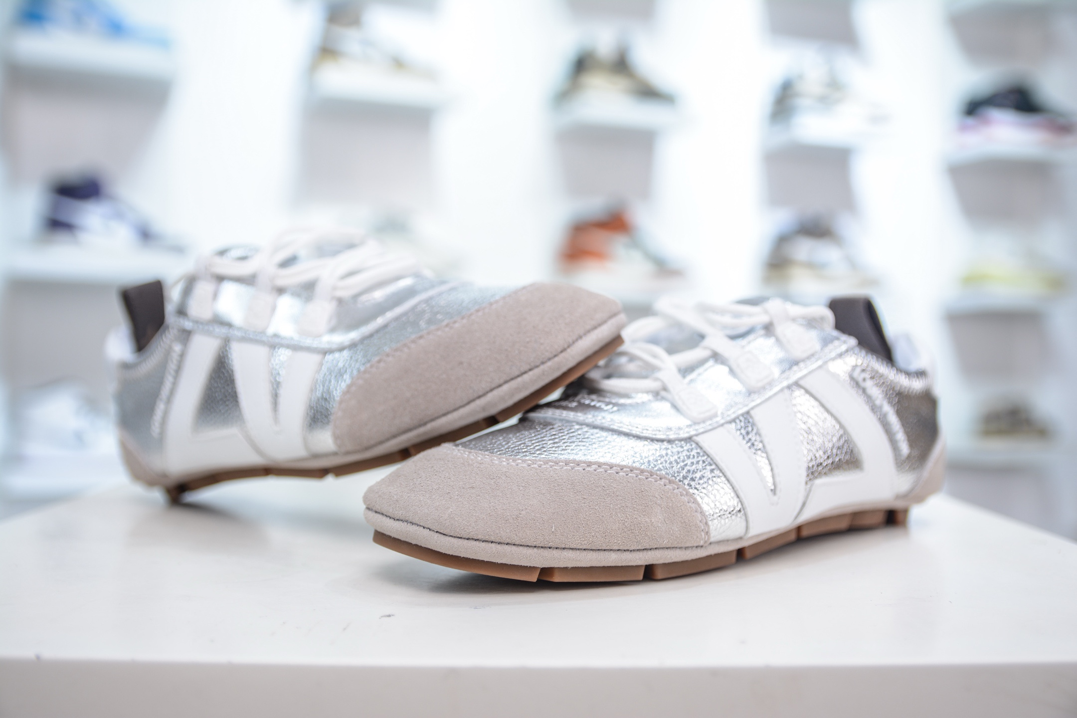 
LOUIS VUITTON lv Sneakerina 2025早春發佈新款德訓鞋芭蕾舞鞋
尺碼：35-44