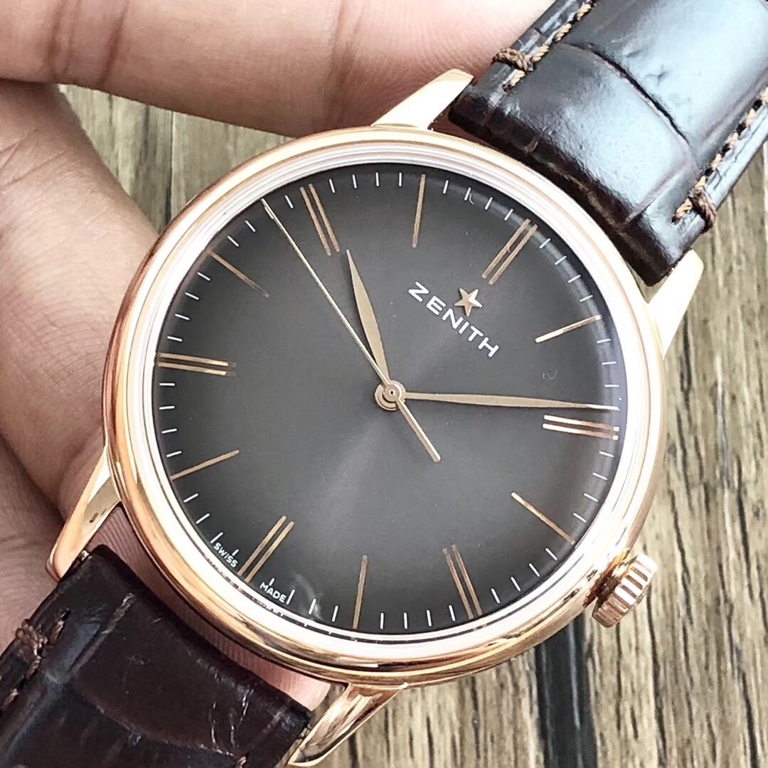 【真力時】菁英系列：一切來得剛剛好！
  機芯：進口9015改制ELITE6150型號-剛剛好
  表殼：原版開模42MM/316L精鋼-剛剛好
  玻璃：弧形雙面防眩處理藍寶石-剛剛好
  字面：字釘鐫刻/鍍銠太陽紋/琢面指針-剛剛好
  皮帶：精選意大利牛皮+膠質底皮-剛剛好
  表扣：原版制動折疊扣-剛剛好
原版開模超級復刻，歷盡兩年時間突破各種工藝難關，到達一切剛剛好的效果！