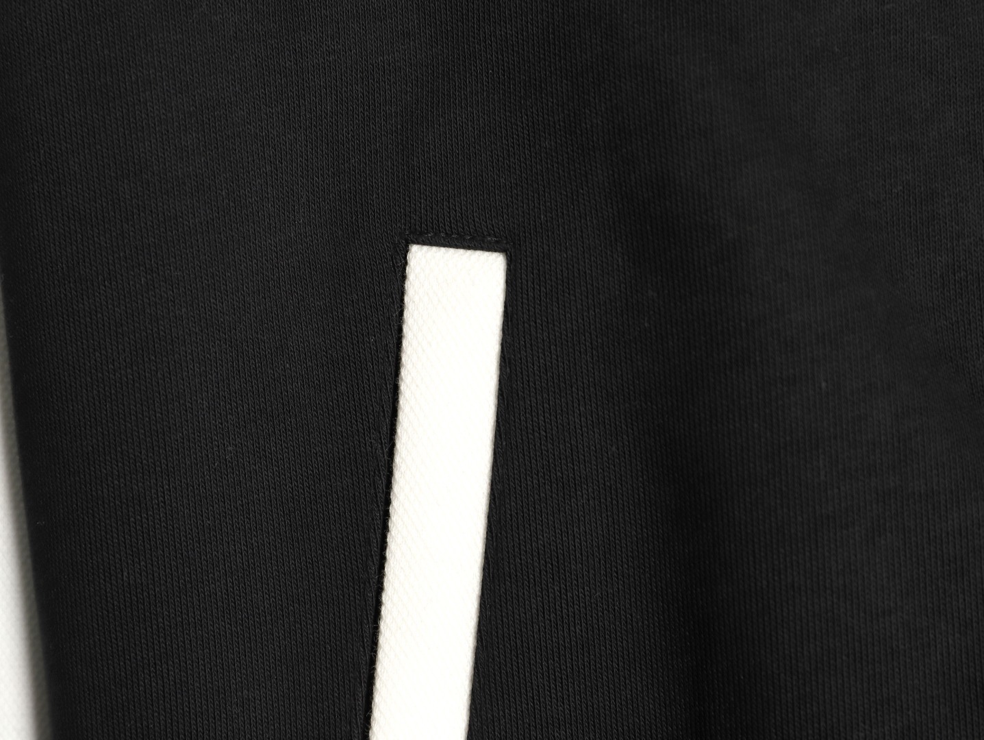 🔝LOUIS VUITTON LV 黑白拼皮棒球服夾克外套
原版22000購入開發，圓啊阿姨布料採用加厚550g賽爾棉潮牌衛衣料，進口精梳棉雙股珠地面料，彩色漸變螺紋，進口機精密刺繡，多重面料復合，原版定制輔料。定做珍珠紐扣，寬松版型，男女同款
B Size：S-L