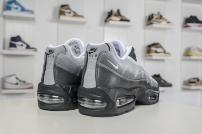 Yu-Gi-Oh! x NK Air Muscle 95時尚舒適減震耐磨低幫休閒跑步鞋 遊戲王聯名灰色
貨號：II7404 100 
 SIZE：40 40.5 41 42 42.5 43 44 44.5 45 45.5 46 47.5 48.5