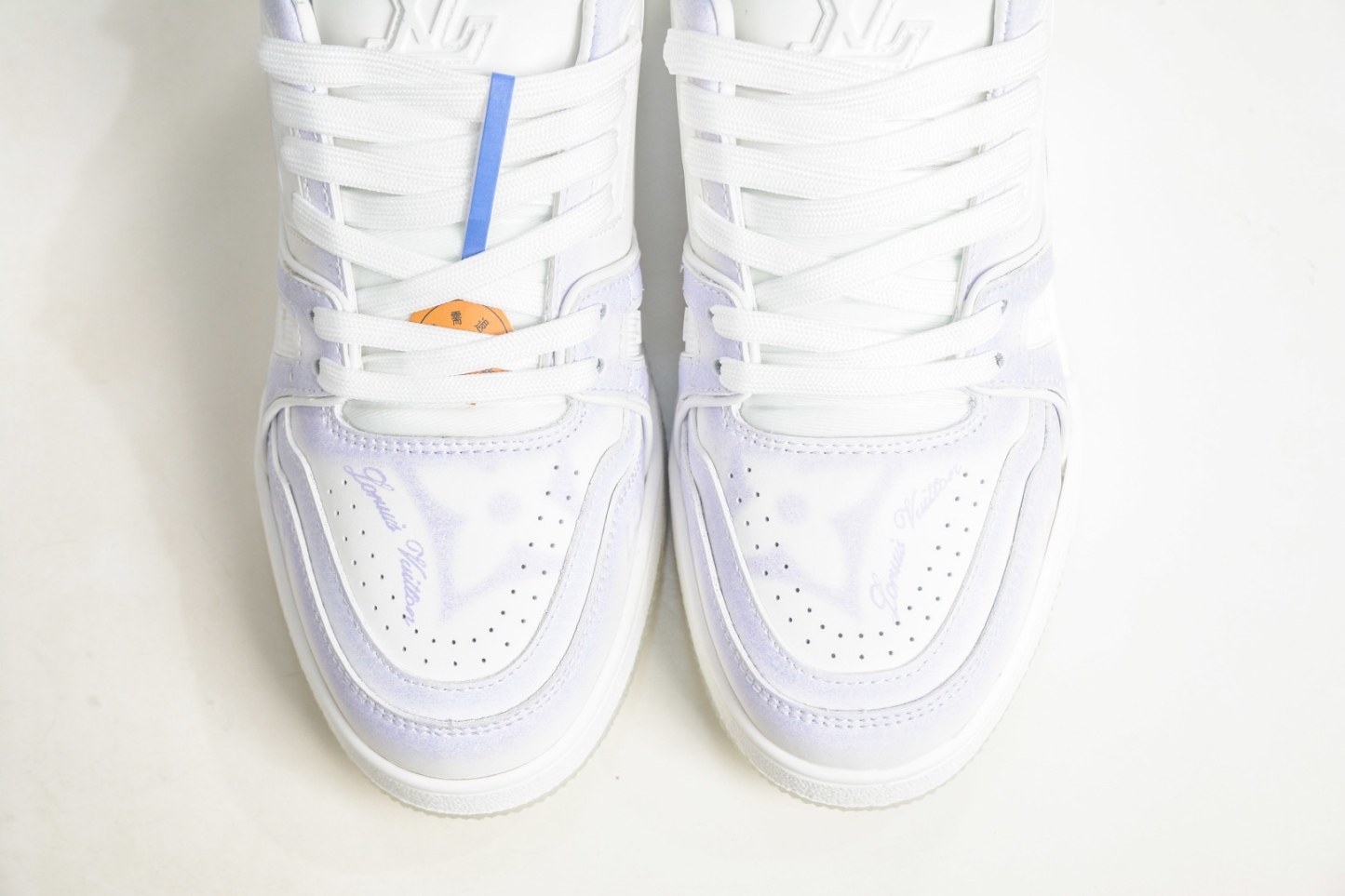 Louis Vuitton Trainer 系列板鞋 
Size：36 37 38 39 40 41 42 43 44 45 (偏大一碼）
