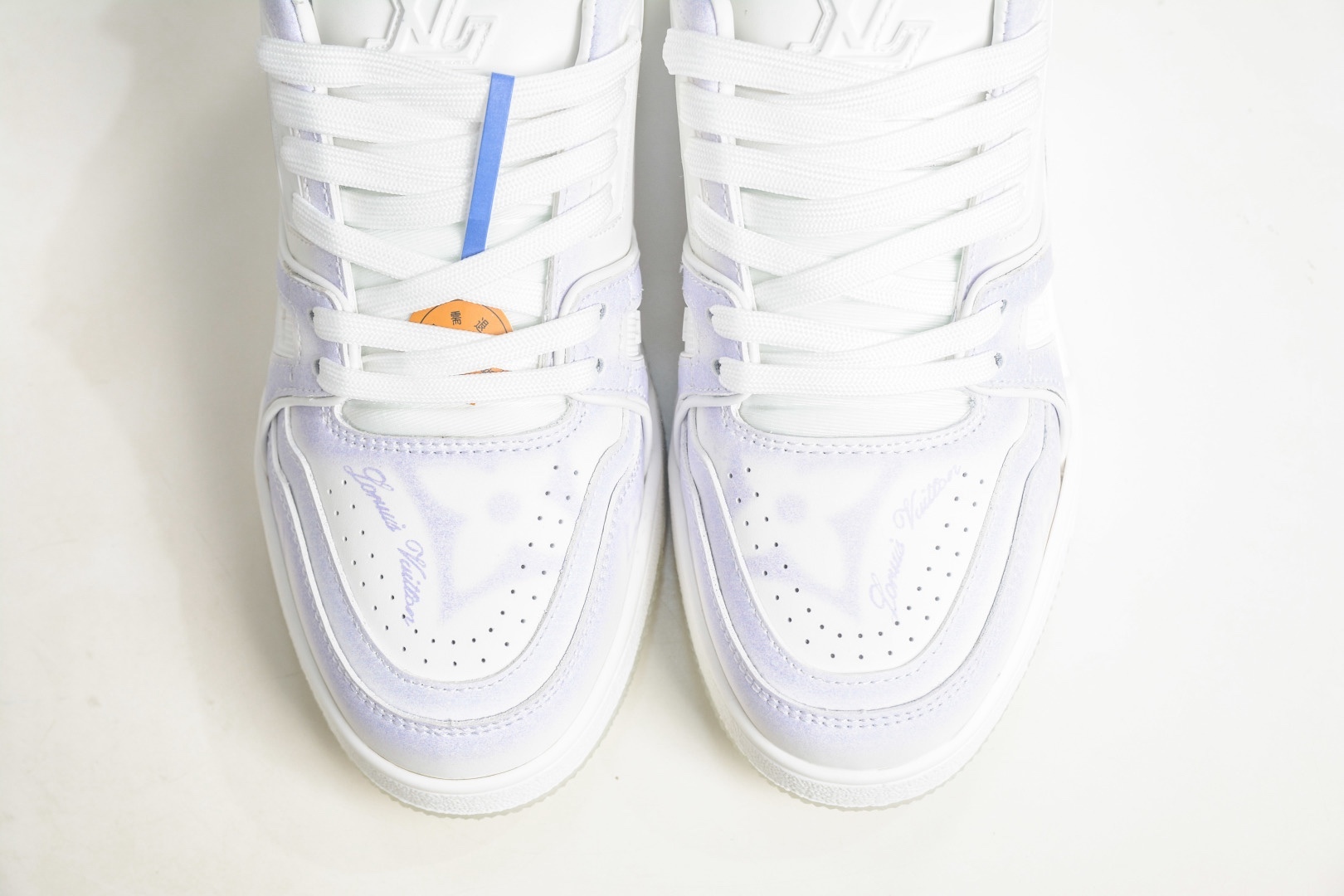 Louis Vuitton Trainer 系列板鞋 
Size：36 37 38 39 40 41 42 43 44 45 (偏大一碼）