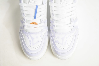Louis Vuitton Trainer 系列板鞋 
Size：36 37 38 39 40 41 42 43 44 45 (偏大一碼）