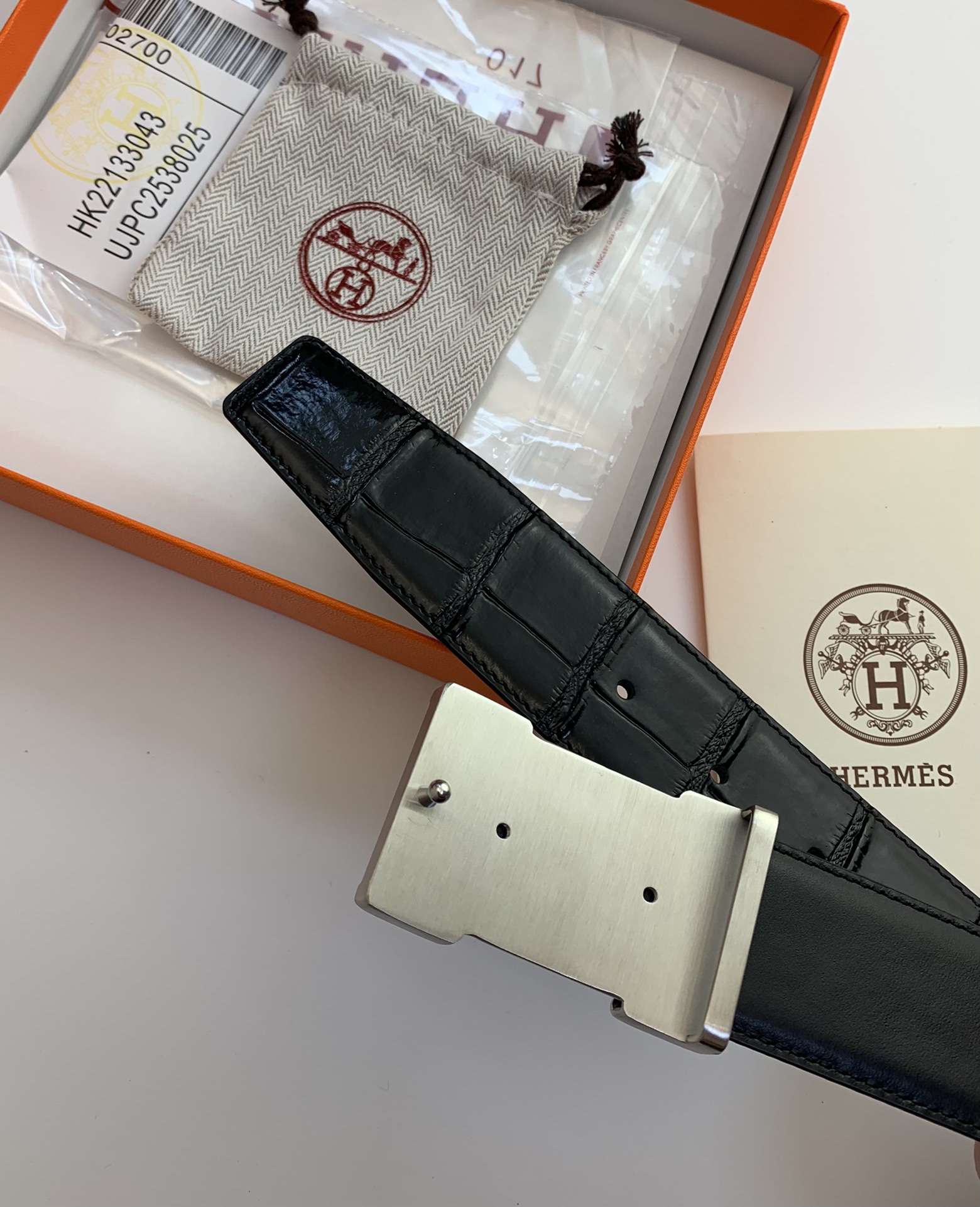 【H家】  原單專櫃款腰帶，進口鰐魚紋咖啡色 腰帶，內襯頭層小牛皮，寬度3.8cm，搭配專櫃新款鋼扣.工藝精湛、手感柔軟、細膩，高端定制，經典之作.