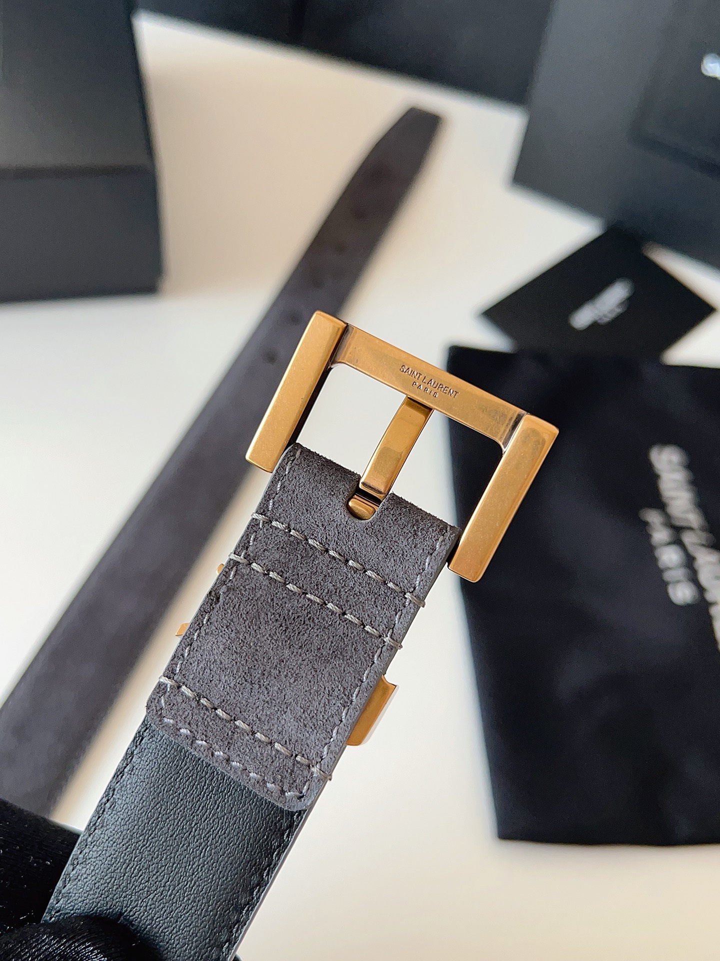 
ysl聖羅蘭2026女士新款腰帶，冬季爆款絨面原版皮，方形搭扣配以ysl標識腰帶環，女士冬季必備款，寬度3.0cm