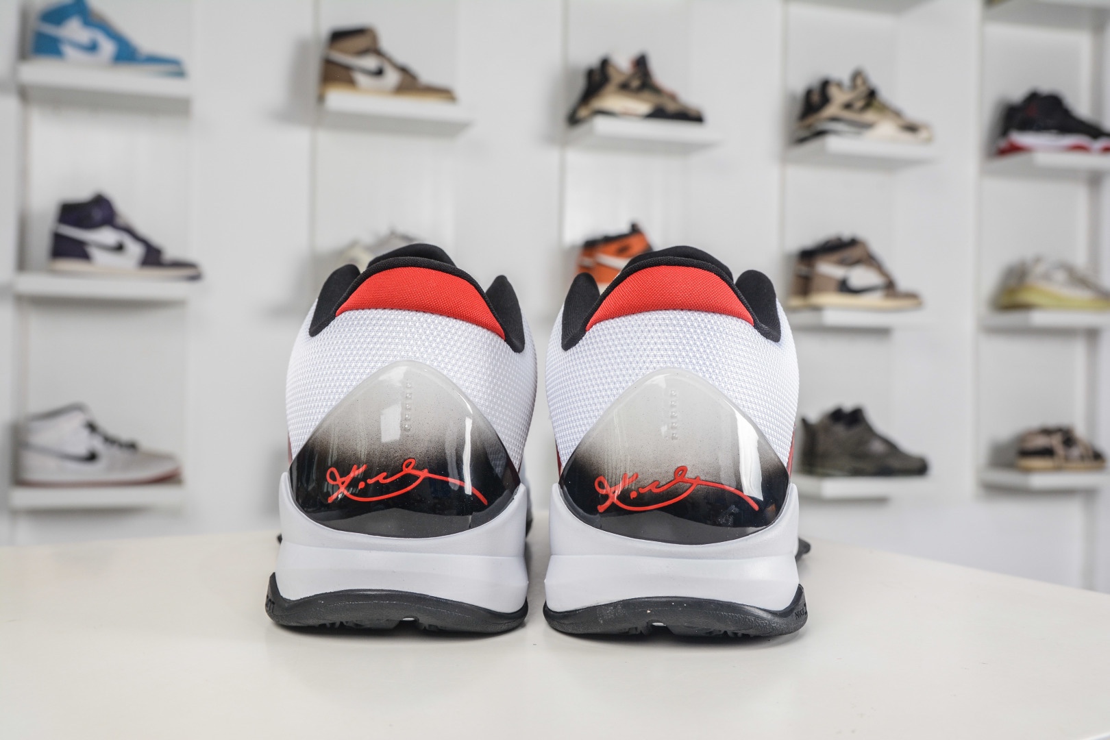 NK Zoom Kobe V 馬年限定 CNY新年款 耐克 科比5代系列 低幫復刻實戰運動低幫文化籃球鞋 
貨號：CD4991 867
尺碼：38 38.5 39 40 40.5 41 42 42.5 43 44 44.5 45 46