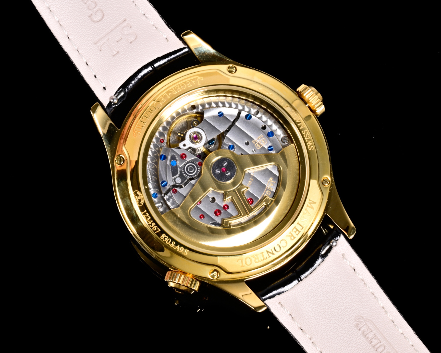 
Factory出品
【市場最高版本】JL積家 各路大咖都叫它大醜 其實賦予的是極高贊美 論品味與外觀 在鐘錶界有著舉足輕重的地位 戴出去怎麼都是長臉 各種彰顯品味 Master 地理學家大師系列 Q1428421 復刻版全新升級 多功能腕表 升級Cal.939A機芯 打磨效果更近原裝 升級軸 自動陀為玫金邊 字面紋路清晰 功能：日期顯示 雙時區 動力儲備顯示 316L精鋼  直徑42mm  原裝折疊扣！V+ Factory匠心之作 值得你擁有！