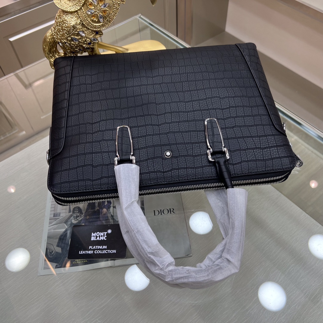 最新款來襲👏👏Montblanc International（萬寶龍）💯💯公文包，進口頂級頭層原版鰐魚紋牛皮  手感舒適 皮質超柔 簡單大氣的logo 高端休閒版型 品質氣質同步而行✅型號：66340-1   尺寸：39-7-28