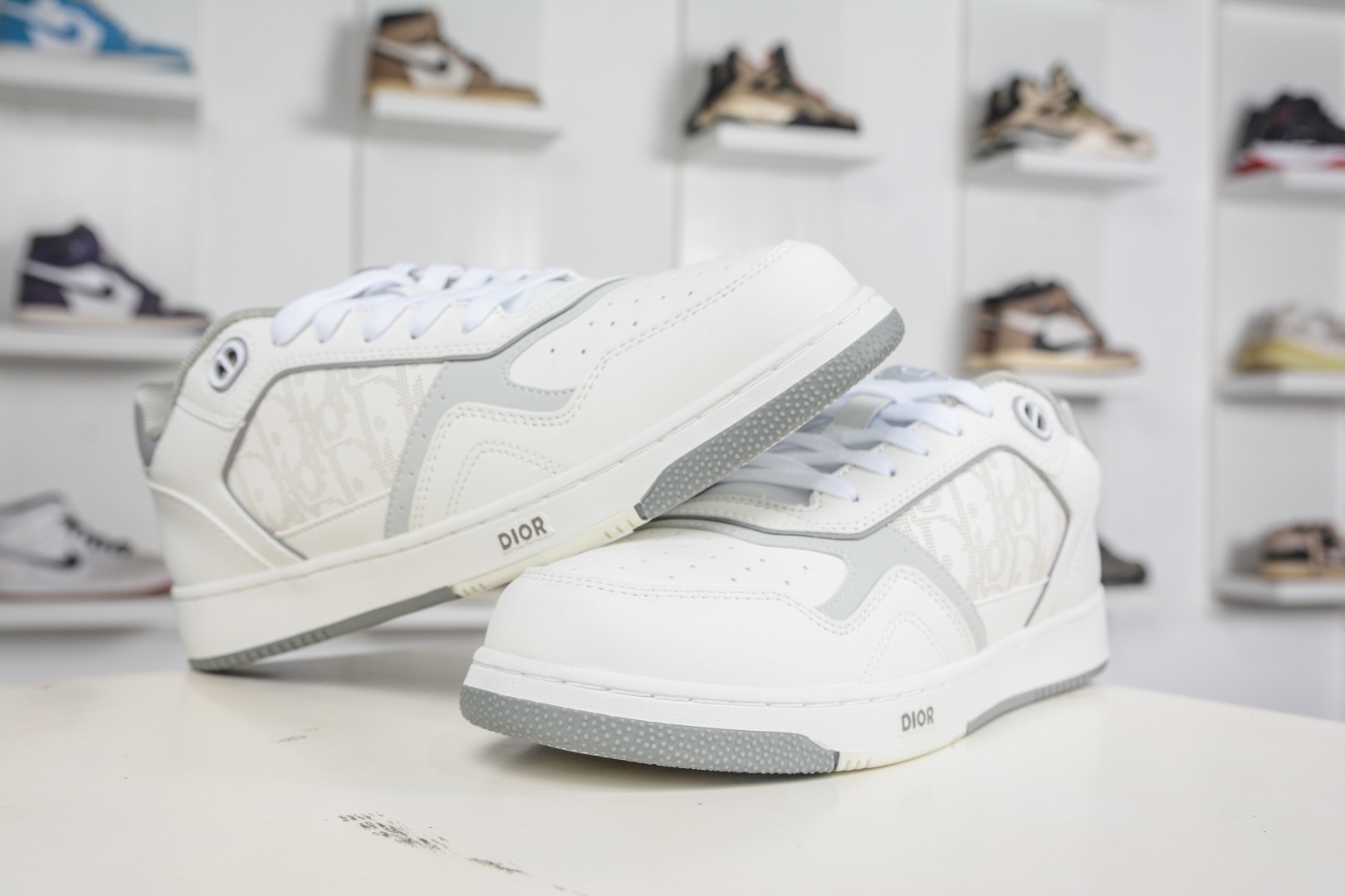 迪奧/Dior B27 Oblique Galaxy Low Top Sneakers B27系列低幫復古真皮百搭運動休閒板鞋 
貨號：3SN272ZIR16536
尺碼：38 39 40 41 42 43 44 45 46