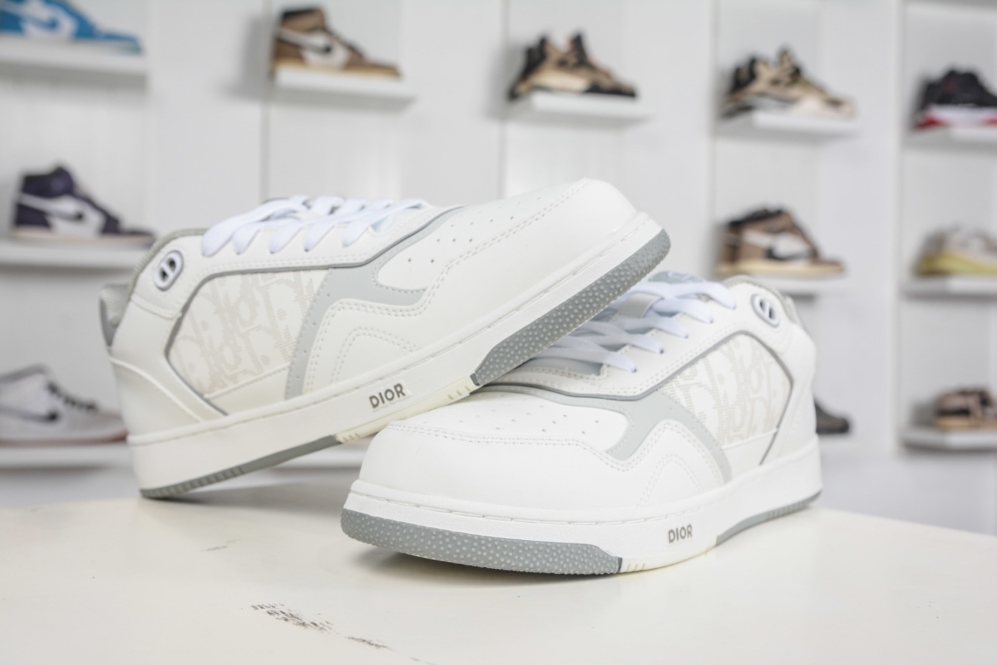 迪奧/Dior B27 Oblique Galaxy Low Top Sneakers B27系列低幫復古真皮百搭運動休閒板鞋 
貨號：3SN272ZIR16536
尺碼：38 39 40 41 42 43 44 45 46