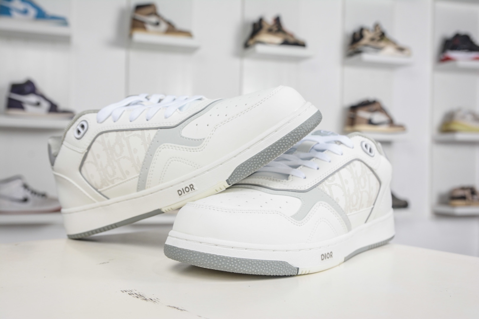 迪奧/Dior B27 Oblique Galaxy Low Top Sneakers B27系列低幫復古真皮百搭運動休閒板鞋 
貨號：3SN272ZIR16536
尺碼：38 39 40 41 42 43 44 45 46
