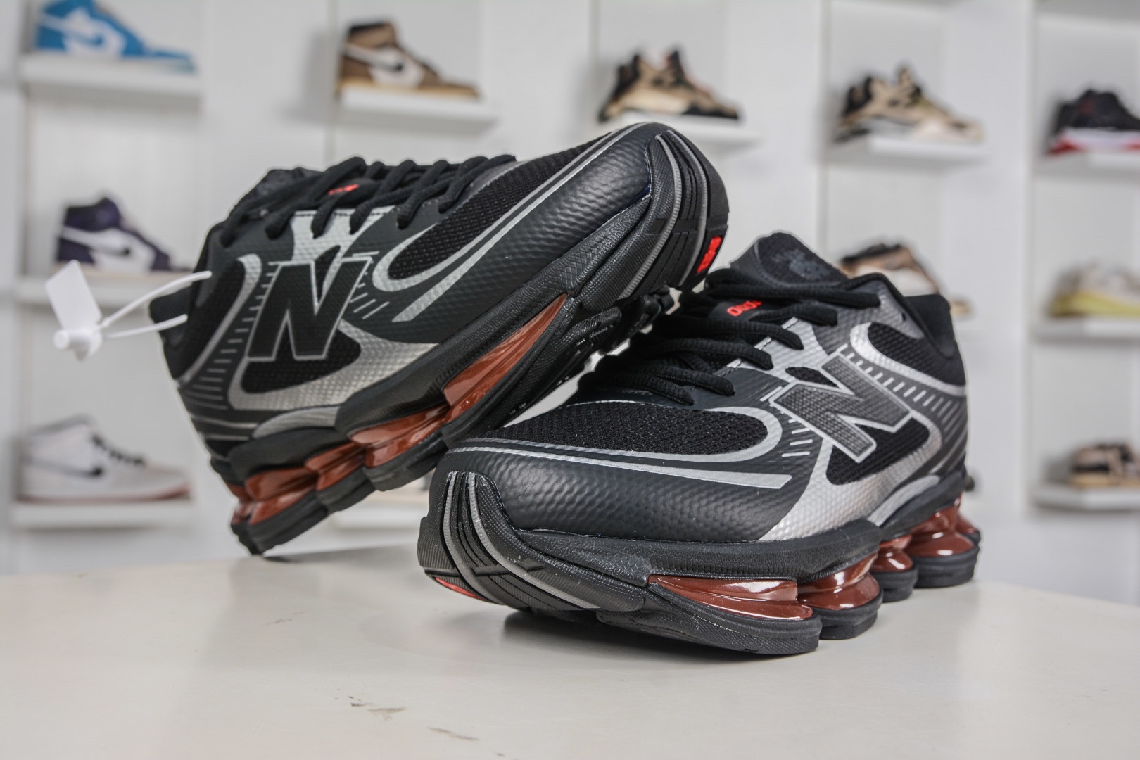 New Balance NB2000 舒適百搭防滑耐磨低幫 休閒跑步鞋 
貨號：U200028K
Size：36-46.5