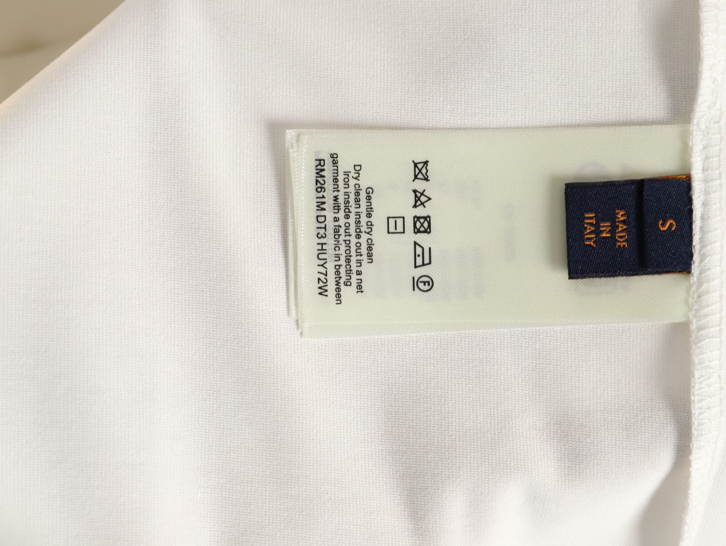 🔝LOUIS VUITTON LV 亮片字母特種刺繡短袖T恤
正品購入，26支雙紗全棉精梳棉220克，1*1索羅娜羅紋280克，特種刺繡，面料酵洗，定制亮片、章仔、商標，合身版型
B Size：S-XL