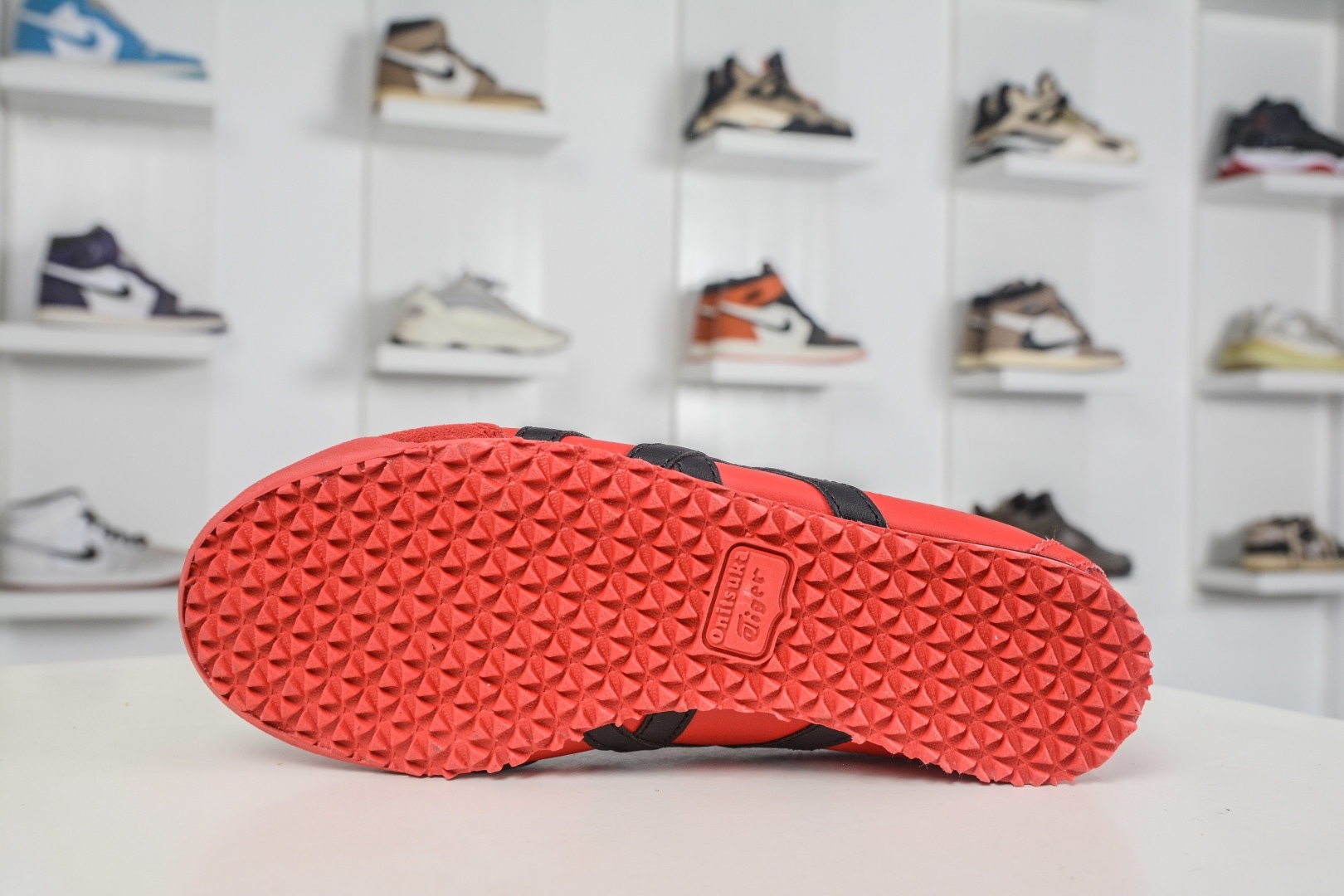 Asics 鬼冢虎 Mexico 66 
货号：1183C102 600
尺码：36 37 37.5 38 39 39.5 40 40.5 41.5 42 42.5 43.5 44 44.5 45