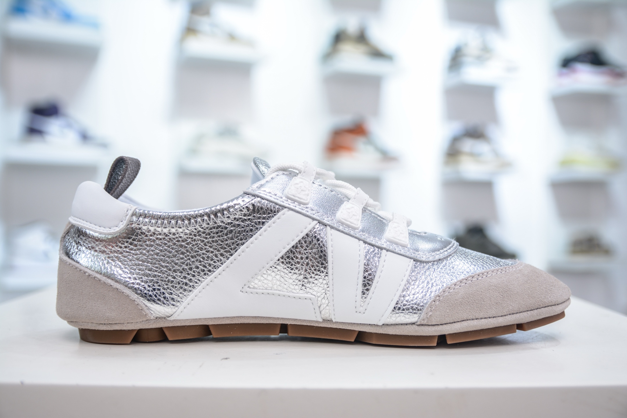 
LOUIS VUITTON lv Sneakerina 2025早春發佈新款德訓鞋芭蕾舞鞋
尺碼：35-44
