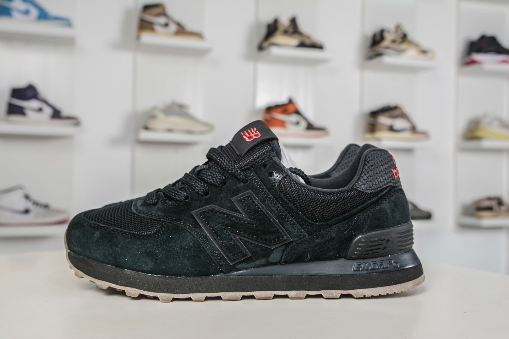 New Balance NB574 低幫復古休閒慢跑鞋 
貨號：U5748HM
Size：36-45