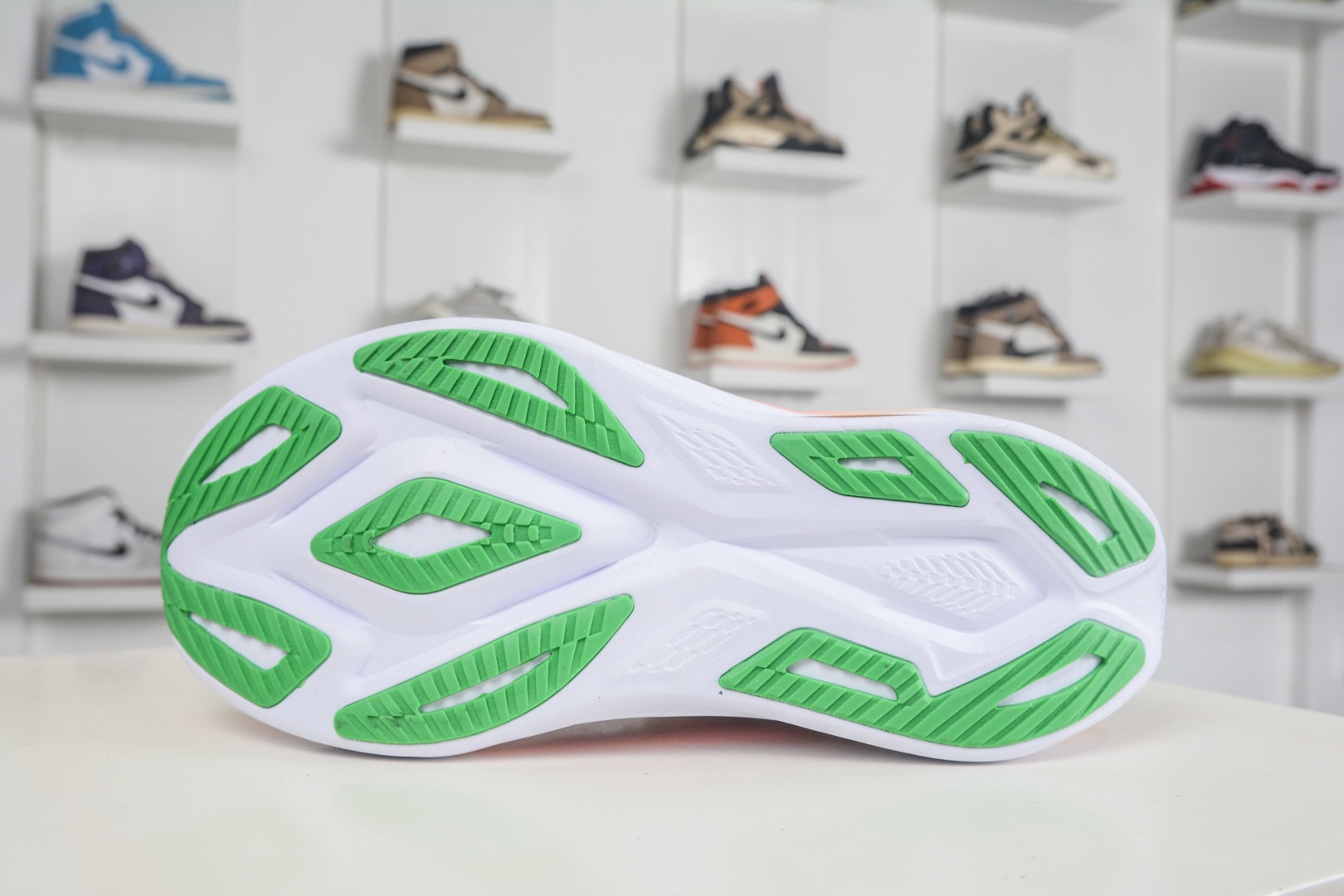 Asics SuperBlast 3 轻量回弹舒适透气支撑跑步鞋 
货号：1013A177 002
尺码：36 37 37.5 38 39 39.5 40 40.5 41.5 42 42.5 43.5 44 44.5 45