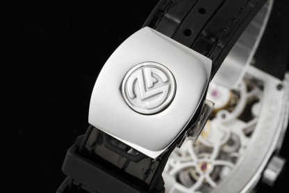 RMS 最新款 頂級復刻 法蘭克穆勒V45 Vanguard陀飛輪系列 歷時多年研發機芯 
1 1:1 超級復刻原裝複雜法穆蘭陀飛輪機芯 細節完美到位 打造正品機芯獨具的雙發條盒 超薄工藝 
2超長72小時動力儲存 告別每天手動上鏈 高端玩家的定制款 把頭上鏈30個半圈 發條盒為滿 不需要過度上鏈 
3 千錘百鍊 316L精鋼表殼 超薄表殼 與原裝一致厚度 彎曲弧度 更加貼合手腕 佩戴舒適 
4 純正進口意大利小牛皮 貼合手感品質一流的進口氟橡膠錶帶 與正版全完通用互換
5瑞士工程師 原版機芯拆解 一比一