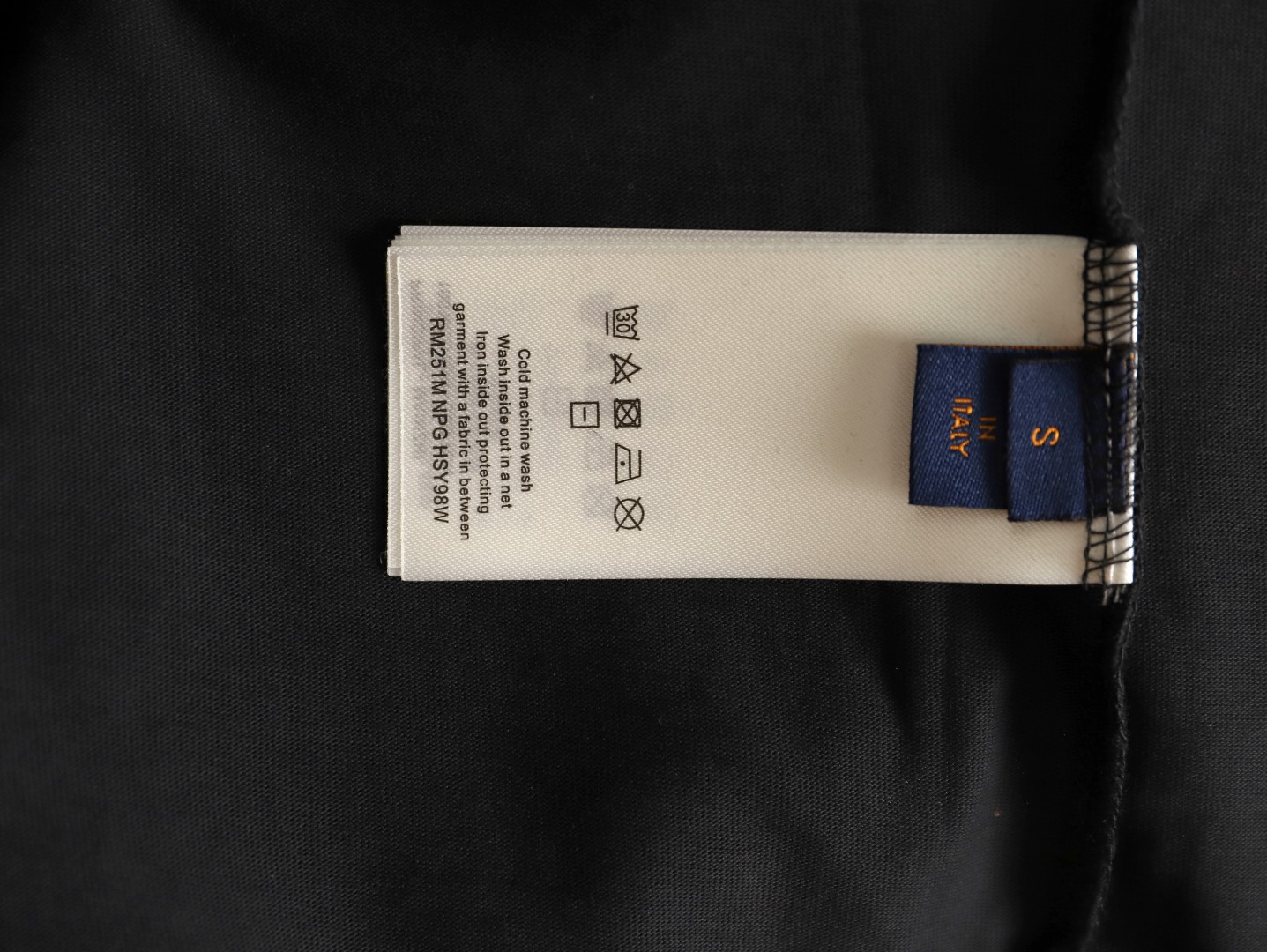 🔝LOUIS VUITTON LV 串珠刺繡標識短袖T恤
正品10400購入，32支緊密精梳棉，配套1*1羅紋，毛料酵洗，進口刺繡，定制1：1繡珠繡片，定制1：1商標，寬松版型
A Size：S-XL