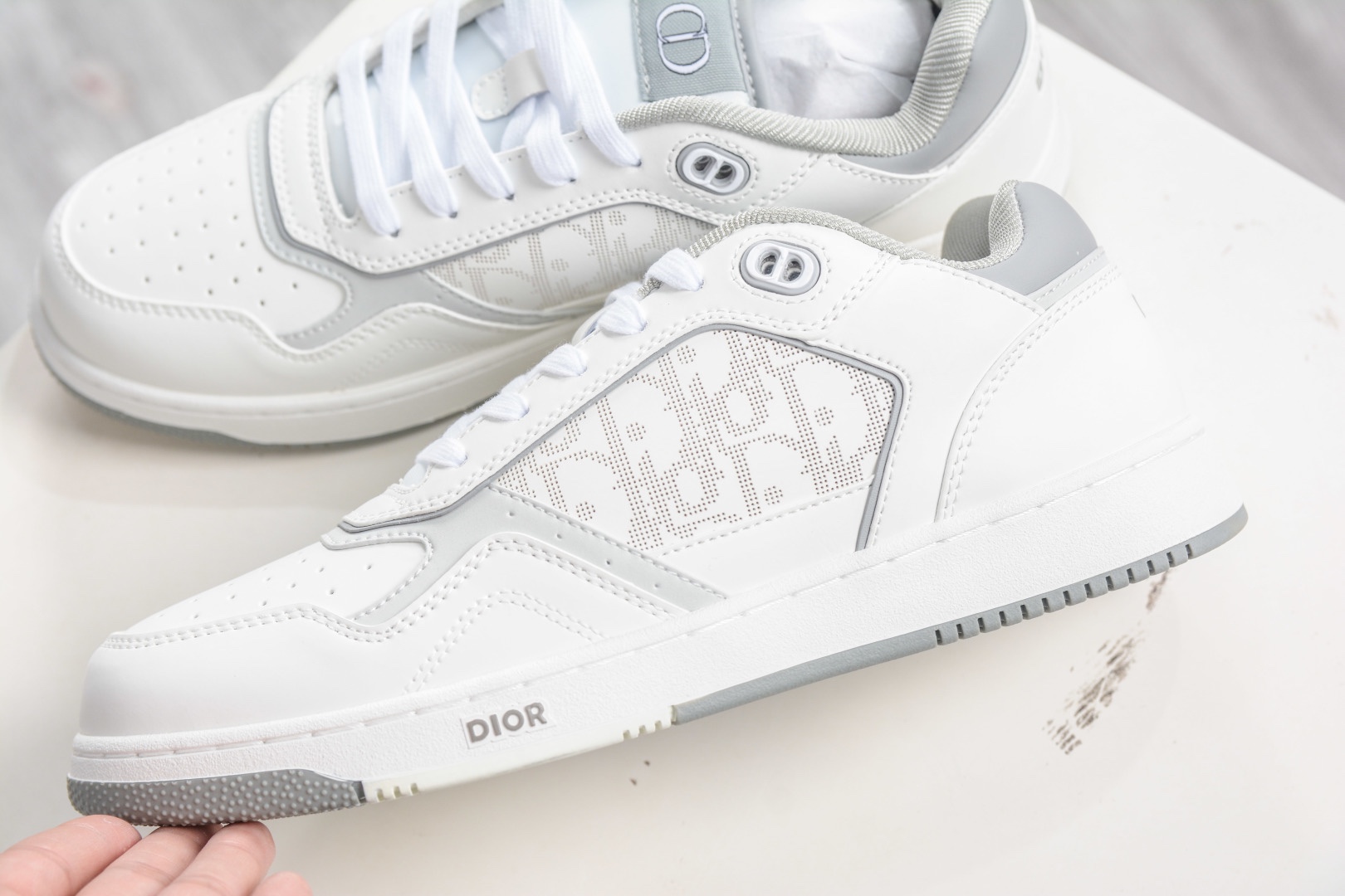 迪奧/Dior B27 Oblique Galaxy Low Top Sneakers B27系列低幫復古真皮百搭運動休閒板鞋 
貨號：3SN272ZIR16536
尺碼：38 39 40 41 42 43 44 45 46