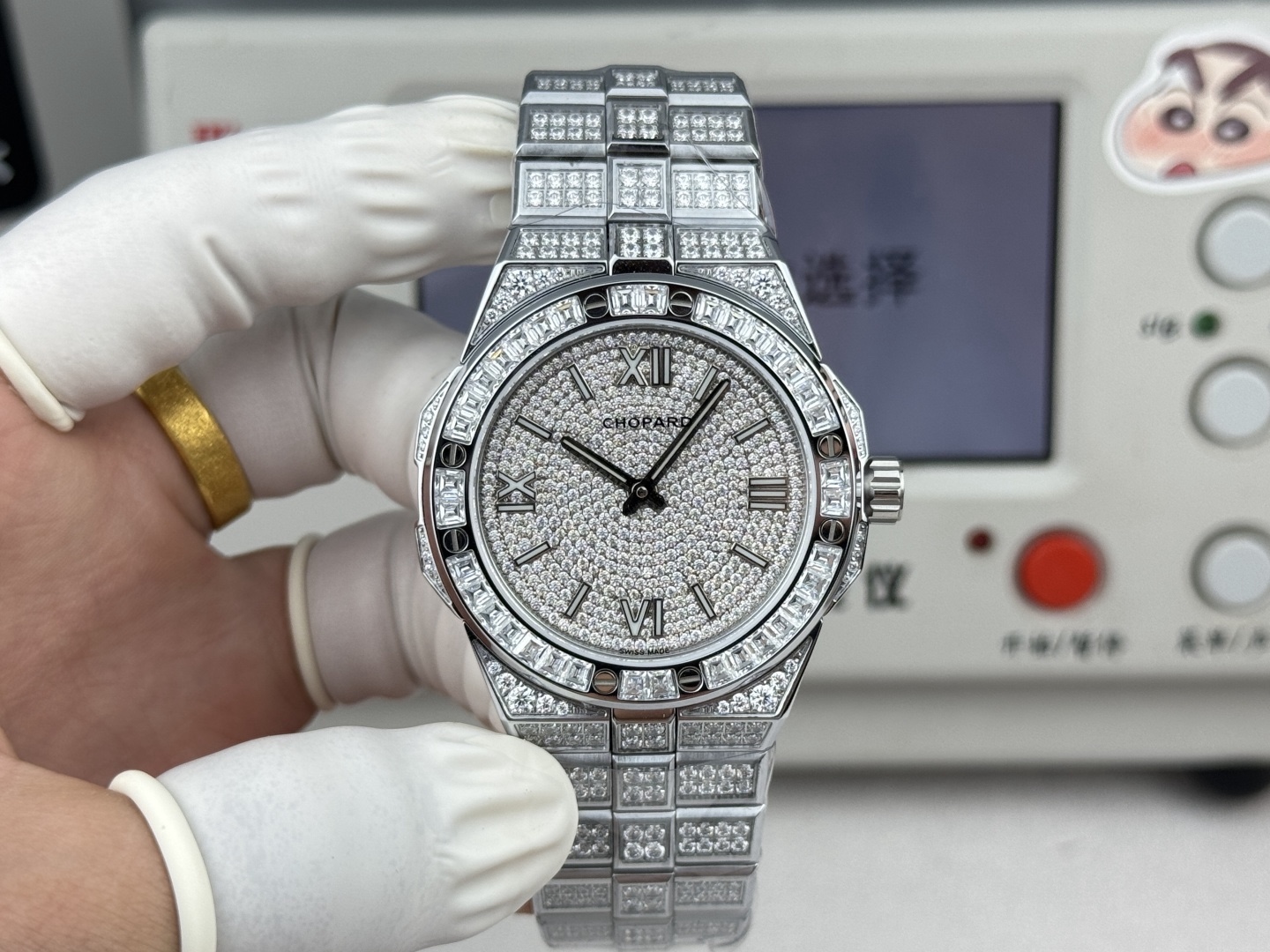 Factory 獨家力作👍
蕭邦AlpineEagle雪山傲翼系列
🌈彩T鑽🌟變色龍🦎滿天星✨限量款及隱藏款首推
如炬目光，比擬暗夜星芒⛰️於山川湖海間🌊洞見紳士願景與磅礡未來👔
尺寸：原裝一致41mmX9.7mm
機芯：9015改Chopard 01.01-c
錶鏈：獨家原版開模金磚型鏈節一體式錶鏈
岩石紋錶盤，鍍銠羅馬數字，時針及分針時標均覆以Super-LumiNova® X1級螢光塗層
致獻當代“雄鷹”，志存高遠之人在日常生活中超邁群倫，其視野啓迪人心、昇華情志。憑借遠見和決心，