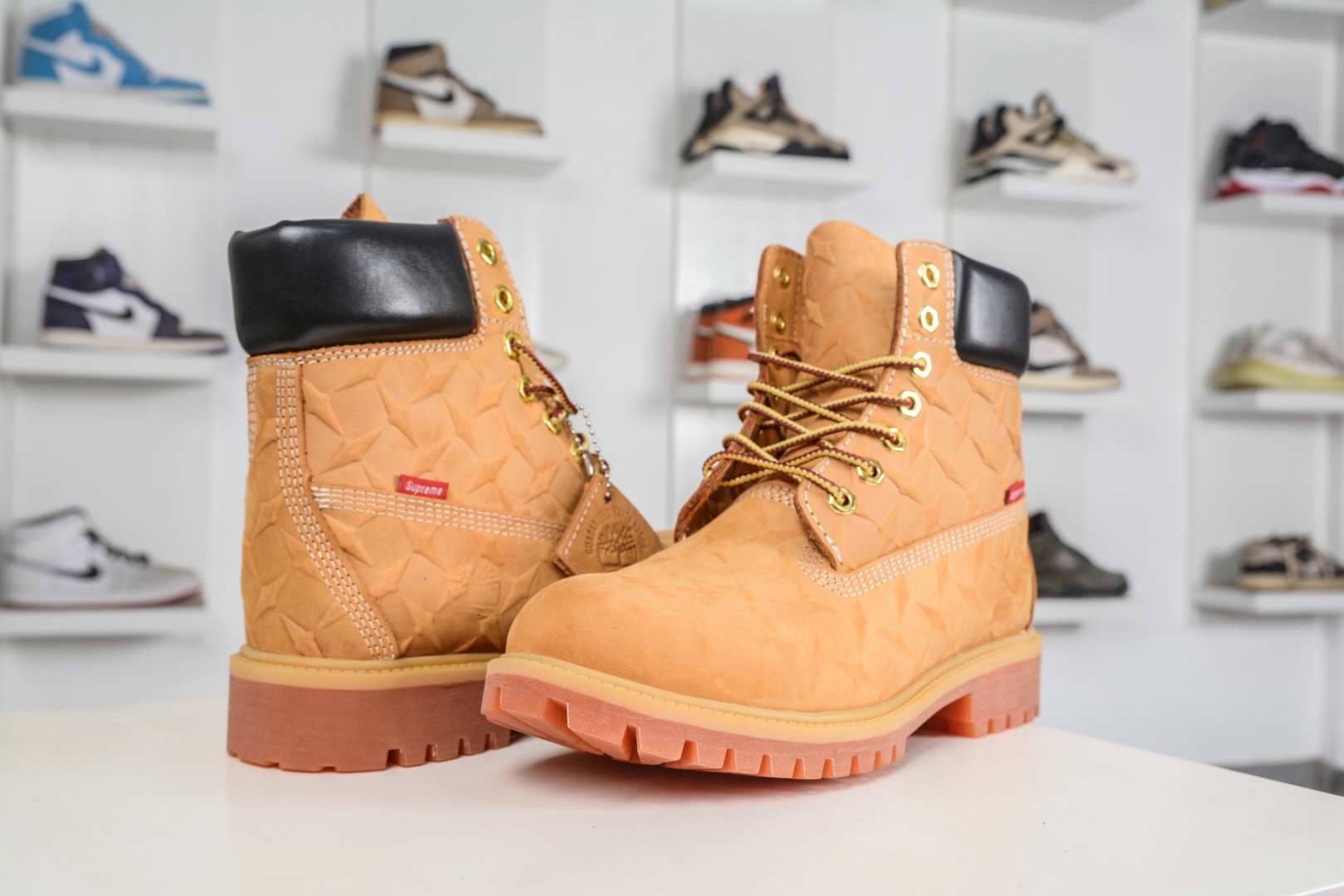 Supreme x Timberland 6 Inch Leather Boots"Black"添柏嵐經典戶外 
貨號: TB 010061 713
尺碼 39 39.5 40 41 41.5 42 43 44 45