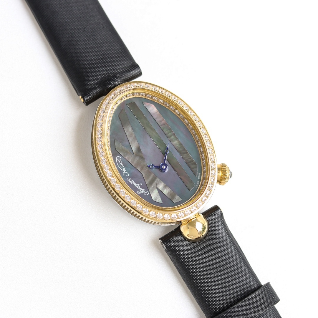 AW廠出品。那不勒斯王后系列REINE DE NAPLES[色]高品質女士瑞士石英機芯女表、
圓弧形的錶盤採用閃閃發光的白色天然母貝製成，錶盤上的羅馬數字“XII”則採用白色天然母貝製成，以細木鑲嵌工藝固定於錶盤之上。母貝材質脆弱易碎，因此在細木鑲嵌工藝中尤為棘手，可謂名副符其實的傑作。