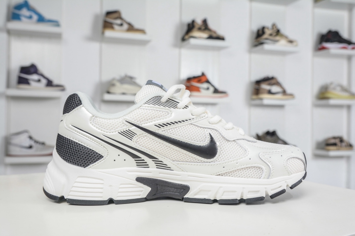 NK Air Zoom Vomero 20 經典復古潮流運動跑鞋 
貨號：HQ3686 001
SIZE：36 36.5 37.5 38 38.5 39 40 40.5 41 42 42.5 43 44 45