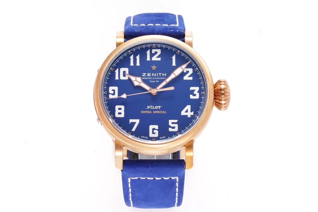 SⅤ又添新作真利時飛行員系列2019年度新款 好萊塢大片青銅騎士殺到！！！真力時是胡歌和靳東等“老幹部”們十分喜歡佩戴的腕表品牌之一，這款青銅材質的腕表散髮著一身正氣，本身就是腕表界的“老幹部”，戴上它足以從外在增添內涵。腕表45毫米的表殼由青銅打造，表鏡採用弧形雙面防眩處理藍寶石水晶，淺變綠色錶盤上粗體阿拉伯數字時標和鍍金琢面的指針上都覆有SuperLuminova SLN C3超級夜光物料，夜間仍可清晰讀取時間，SV 真力時飛行員系列，實現你的大飛夢