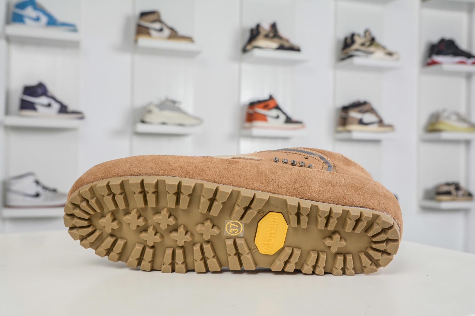 Golden Goose Super-Star 厚底抽繩休閒時尚復古做舊星星板鞋 
Size：35 36 37 38 39 40