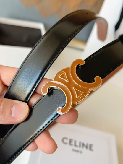CÉLINE  凱旋門家新款ALIX 中號25毫米雙面腰帶
這款採用牛皮革，滴膠飾面，可拆卸橢圓形搭扣，雙面腰帶，TRIOMPHE雙面飾釘.
寬度：2.5cm